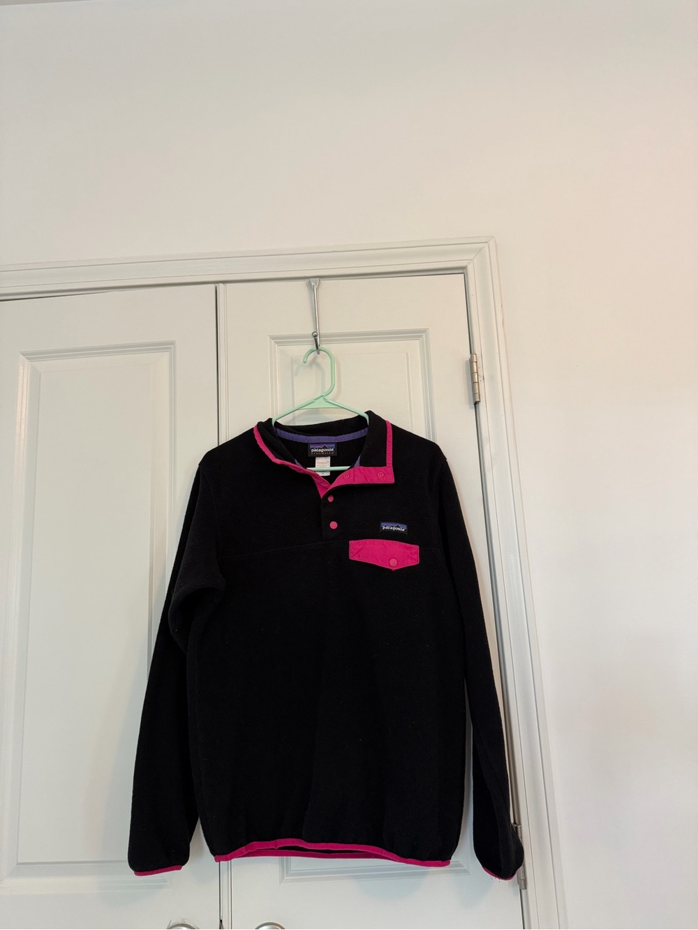 Patagonia Synchilla Black Fleece Pullover with Pink Accents
